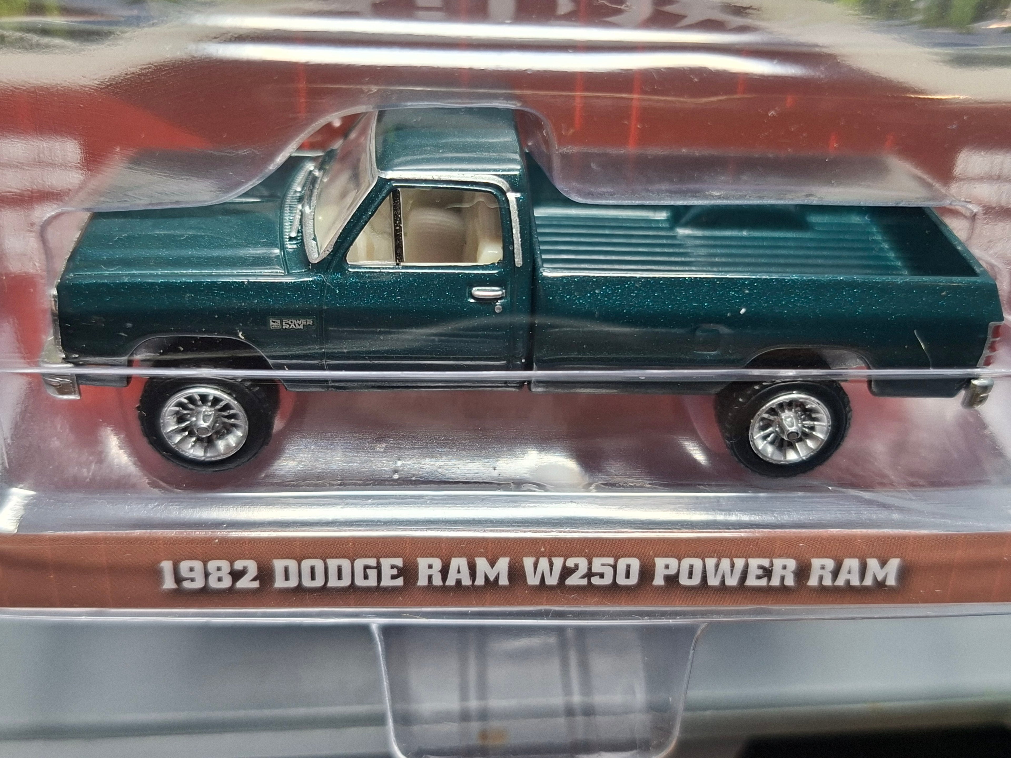 Greenlight  2024 Down ont 1/64 2024 Down on the Farm Series 9 1982 Dodge Ram W250 Power Ram in Seaspray Green (NG52)