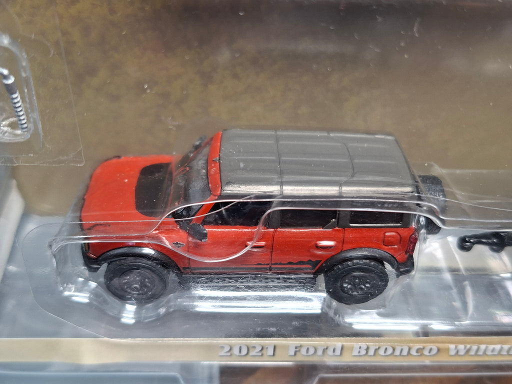 Greenlight Hitch & Tow 2021 Ford Bronco Wildtrak & Boat Trailer (CT03)