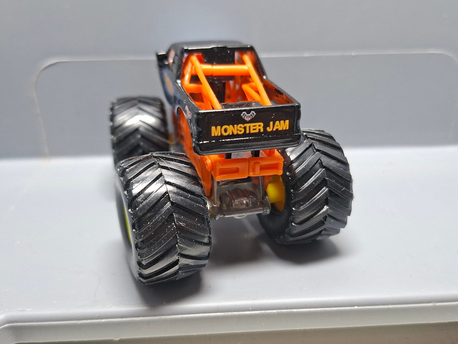 Hot Wheels Monster jam  Predator   (CP05)