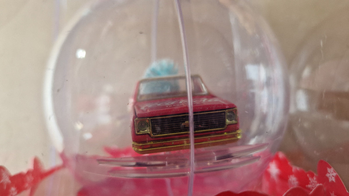 M2 Machines Chase Exclusive Coca Cola Ornament 1973 Chevy Fleetline Truck  (CT09)