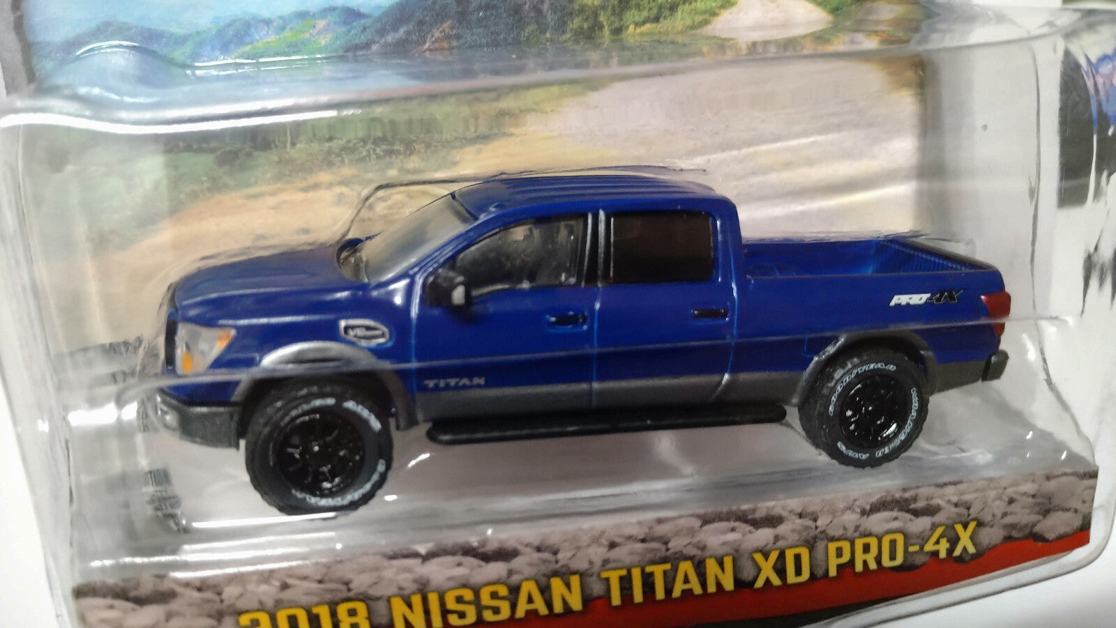 Greenlight Collectibles All-Terrain 2018 Nissan Titan XD Pro-4X (NG28)