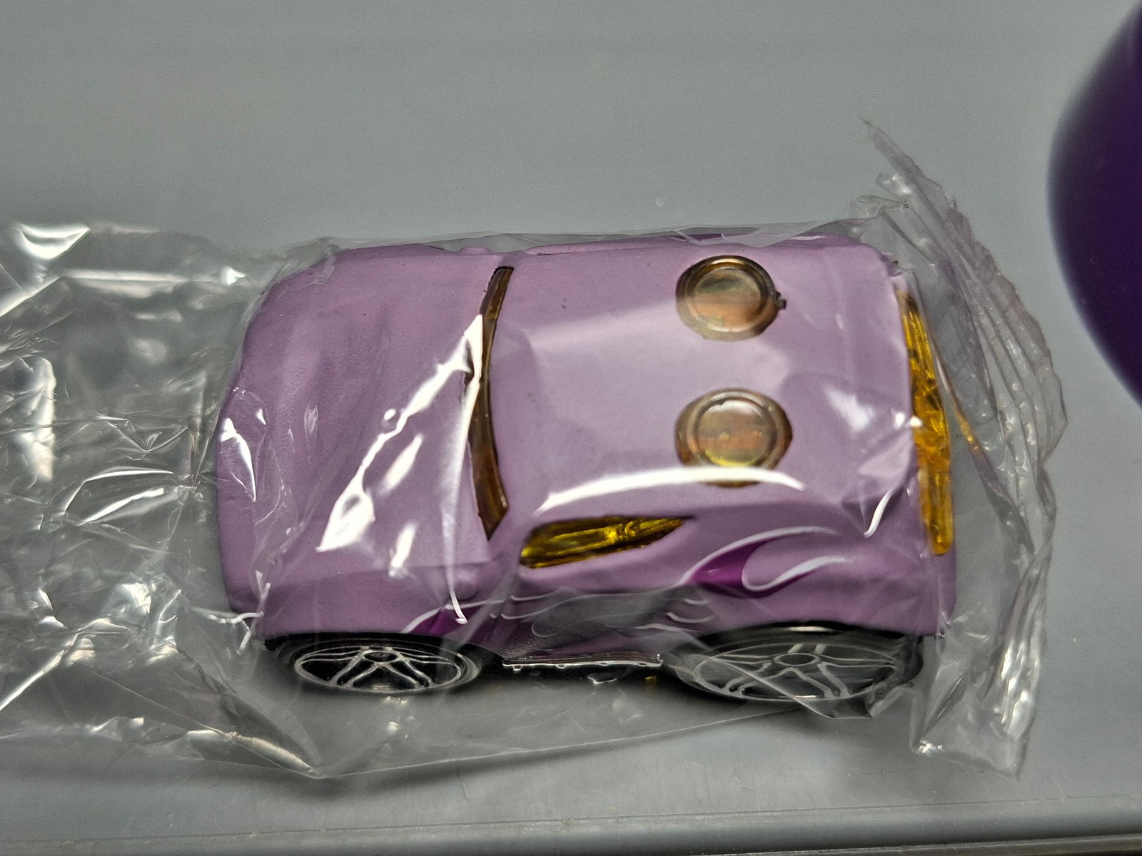 Hot Wheels 2008 egg hunt easter speedsters Rocket box  (NG34)