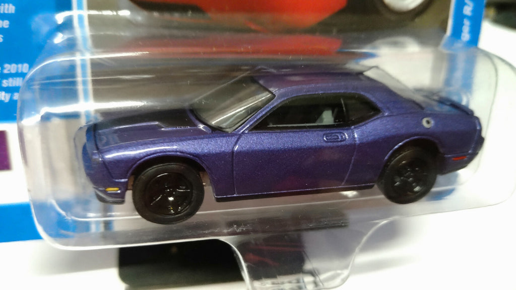 Johnny Lightning Classic Gold 2010 Dodge Challenger R/T  (NG32)