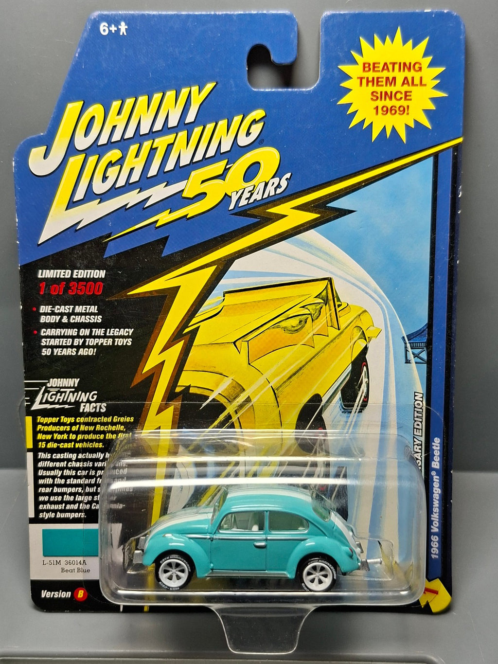 Johnny Lightning  50 years chase 1966 volkswagen beetle  (NG51)