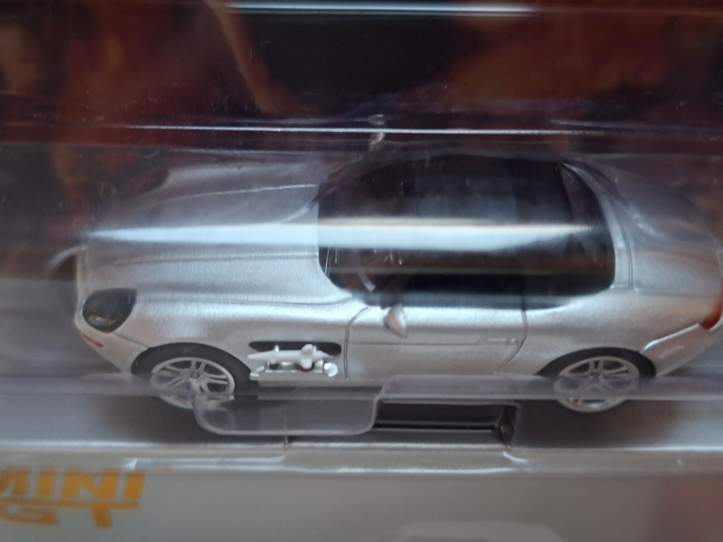 Mini GT 1999 BMW Z8 The World is not enough n° 906 (NG54)