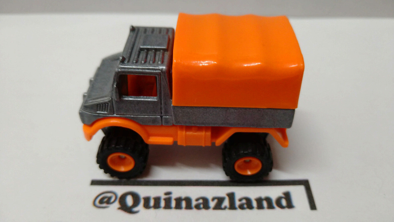 Hot Wheels Mercedes benz unimog  1995-318 real riders    (a14)