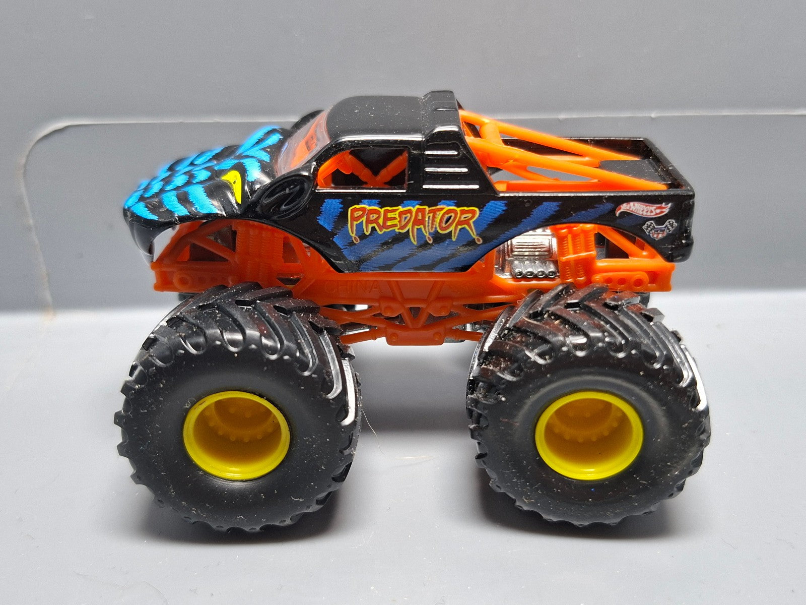 Hot Wheels Monster jam  Predator   (CP05)