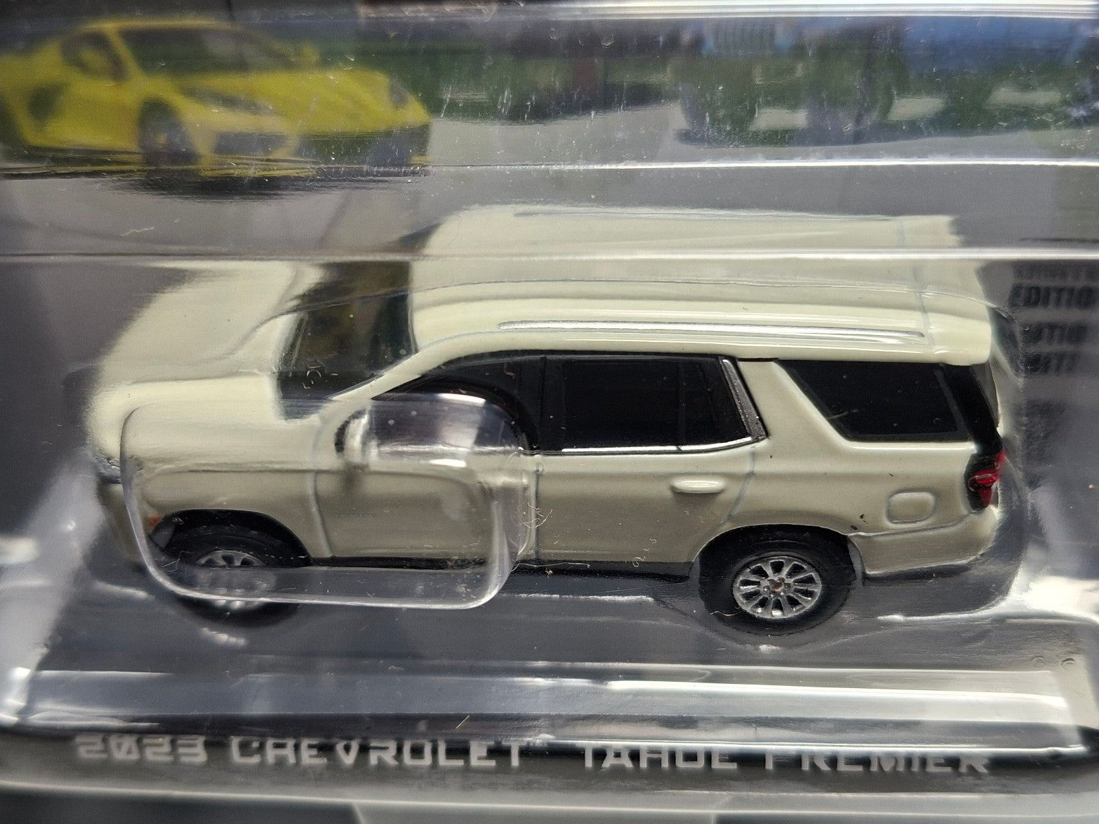 Greenlight Showroom Floor Series 4 2023 Chevrolet Tahoe Premier    (NG74)