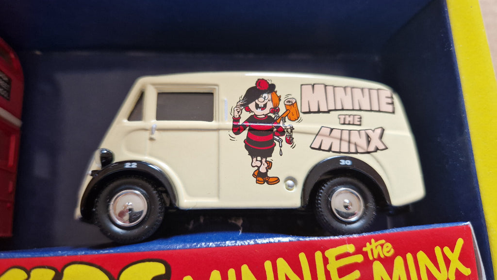 Corgi 1/43 The bash street kids minnie the minx Morris J van & AEC bus  (ET)