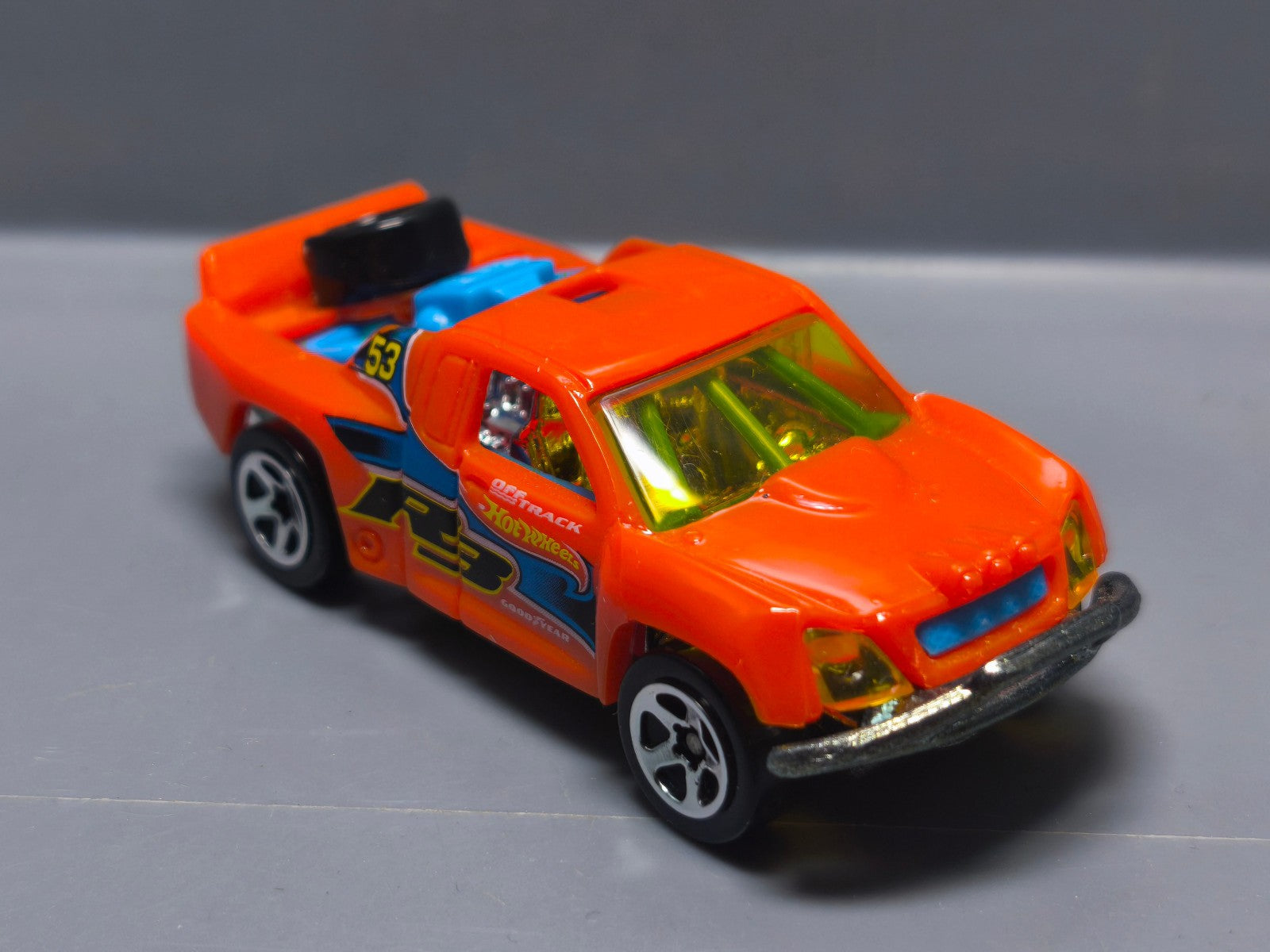 Hot Wheels Off track exclusive kmart 2004-084   (A15)