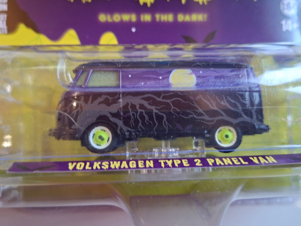 Greenlight Halloween 2025  Volkswagen Type 2 Panel Van  Spooky Night  (NG32)