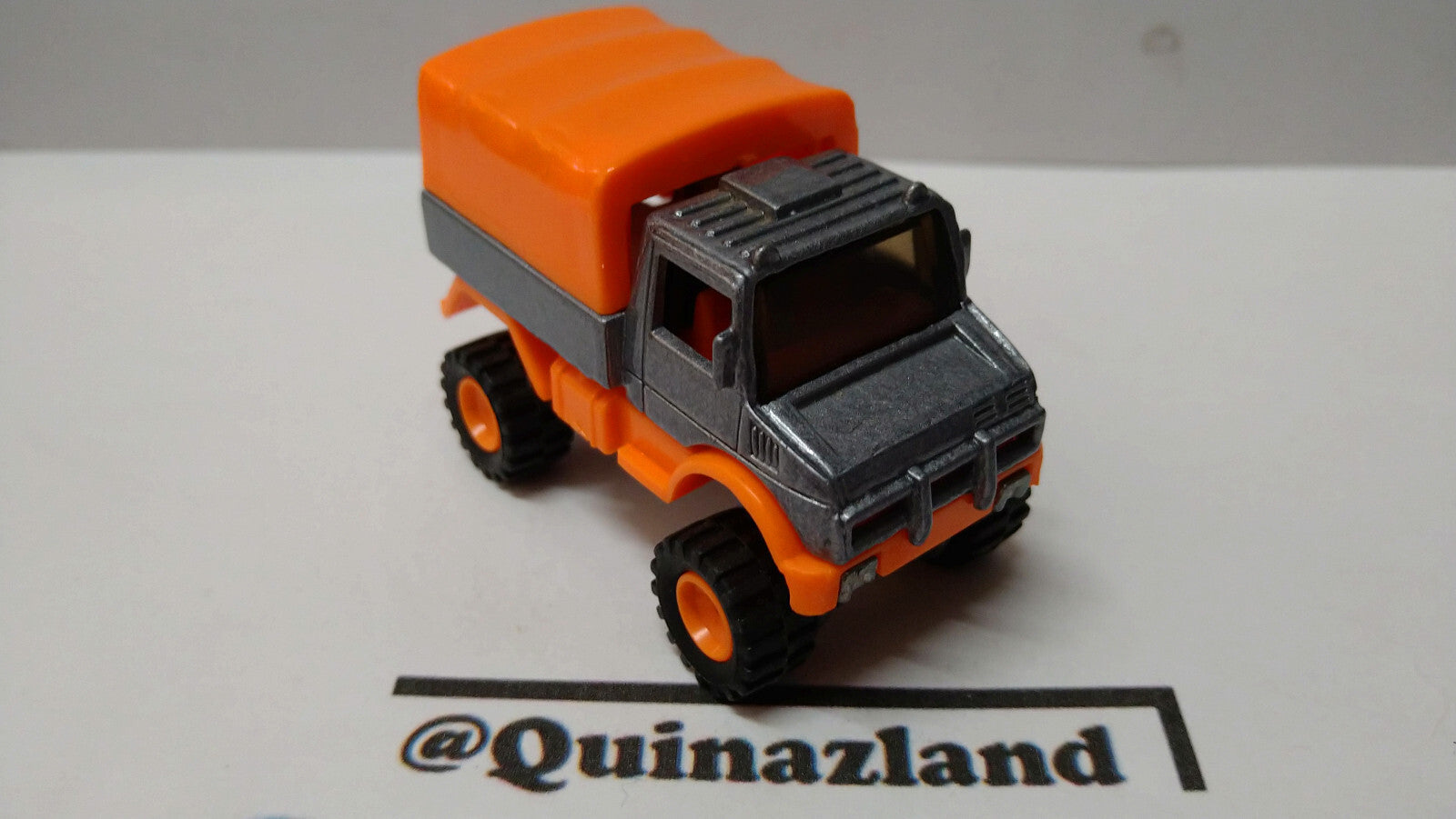Hot Wheels Mercedes benz unimog  1995-318 real riders    (a14)