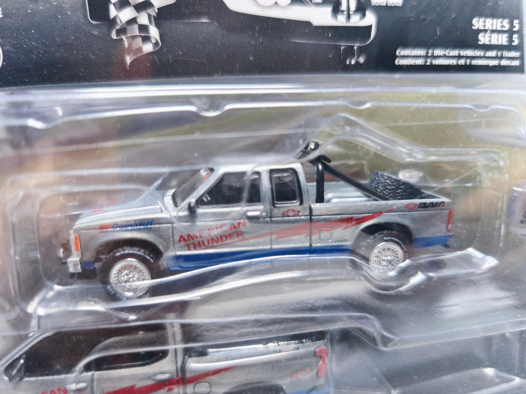Greenlight Racing Hitch & Tow American Thunder '23 Chevrolet Silve Chase (C3)
