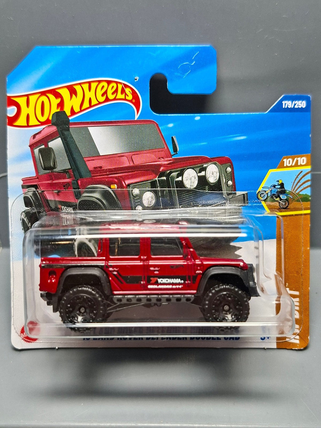 Hot Wheels '15 Land rover Defender double Cab   2025-179 (NP01)