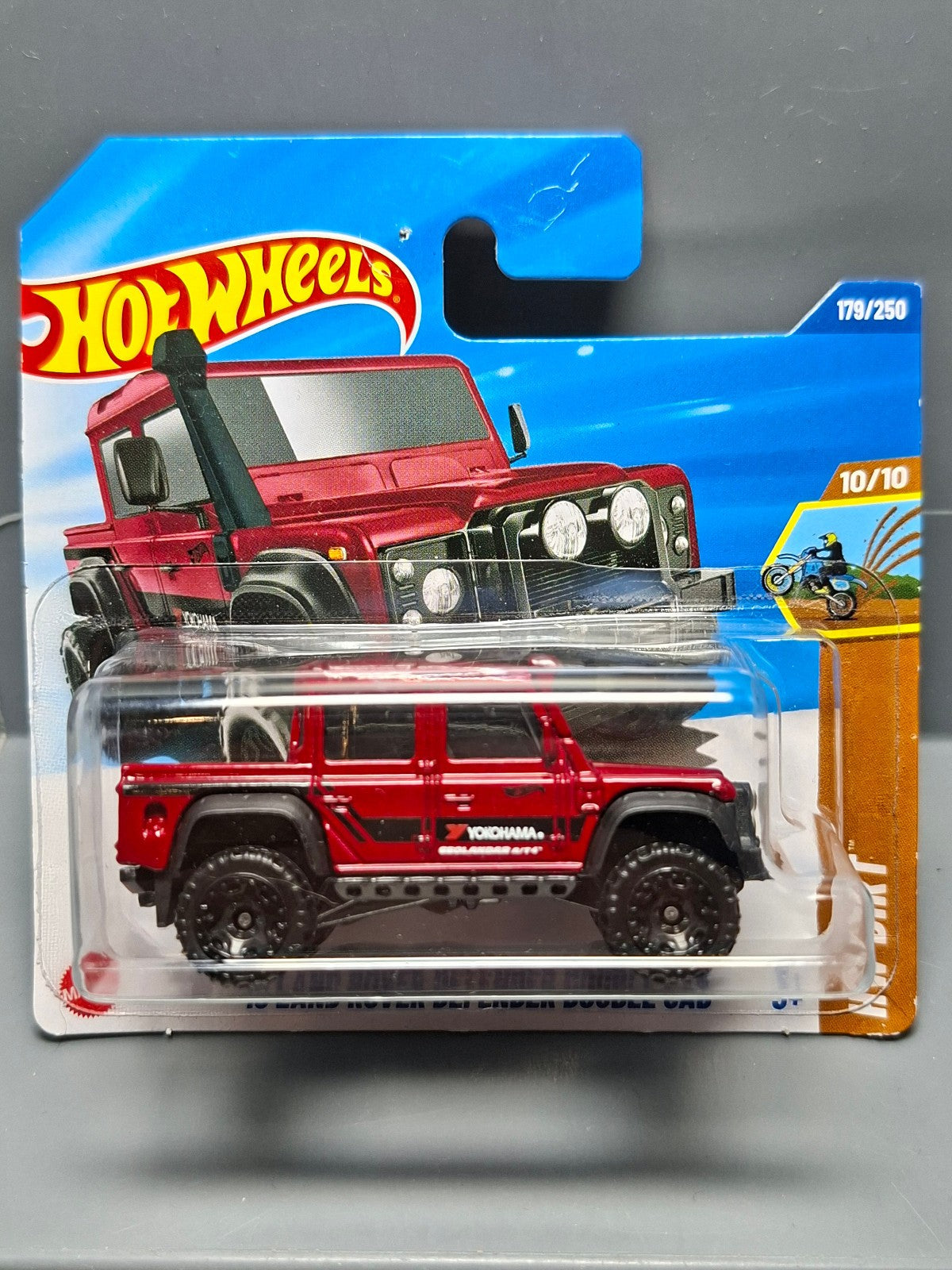 Hot Wheels '15 Land rover Defender double Cab   2025-179 (NP01)