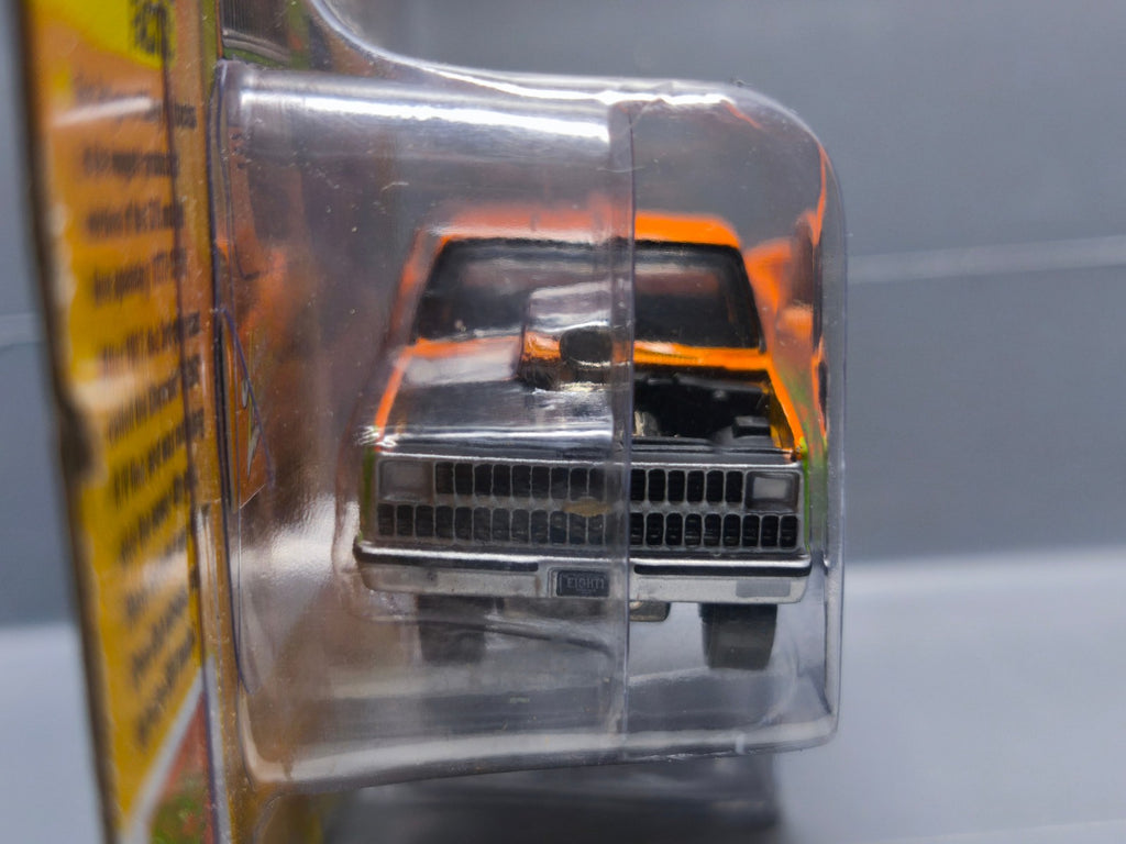 Johnny Lightning 2021 zingers  1981 chevy silverado 10 fleetside  (NG46)