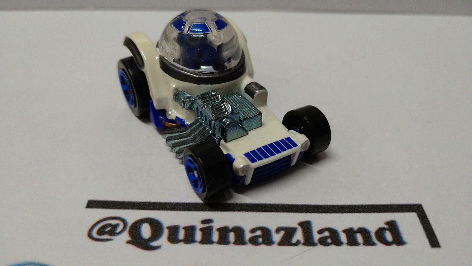 Hot Wheels Star Wars  R2-D2   (A16)