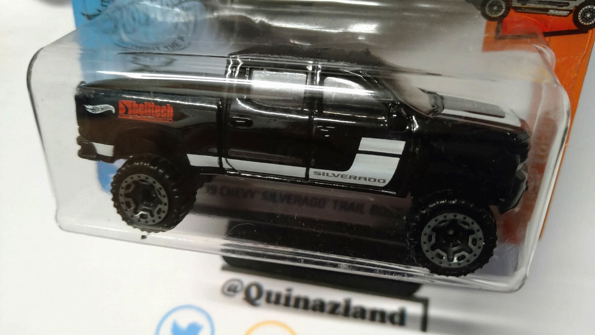 Hot Wheels '19 Chevy Silverado Trail Boss LT  2020-151 (NP24)