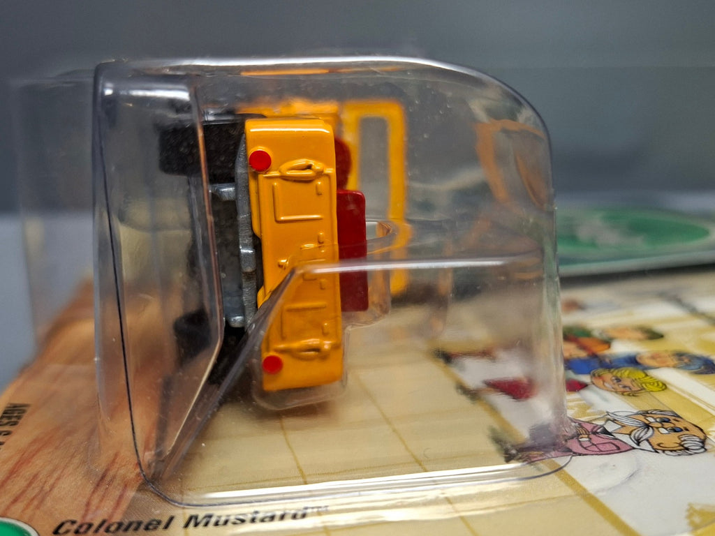 Johnny Lightning 2004 cluedo  Colonel mustard jeep CJ-5   (NG66)