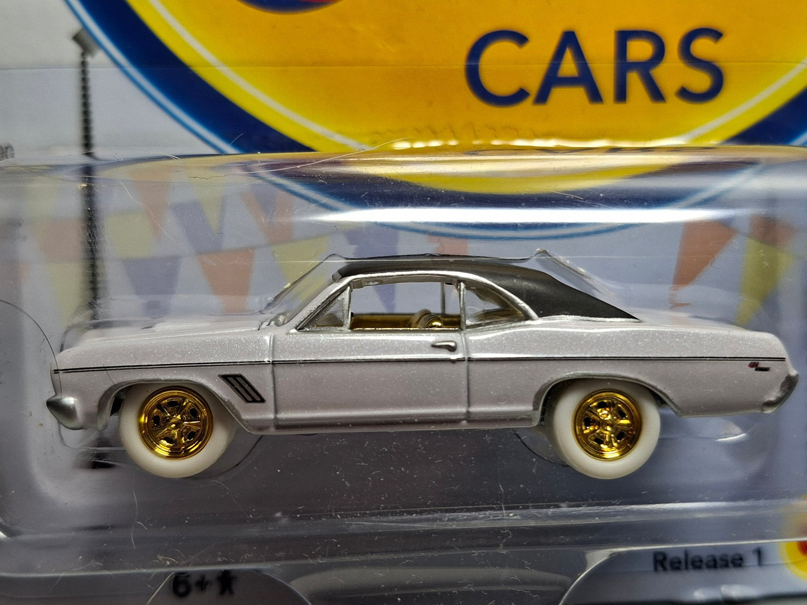 Johnny Lightning Muscle cars U.S.A.  1967 Buick GS 400 Chase  (NG33)