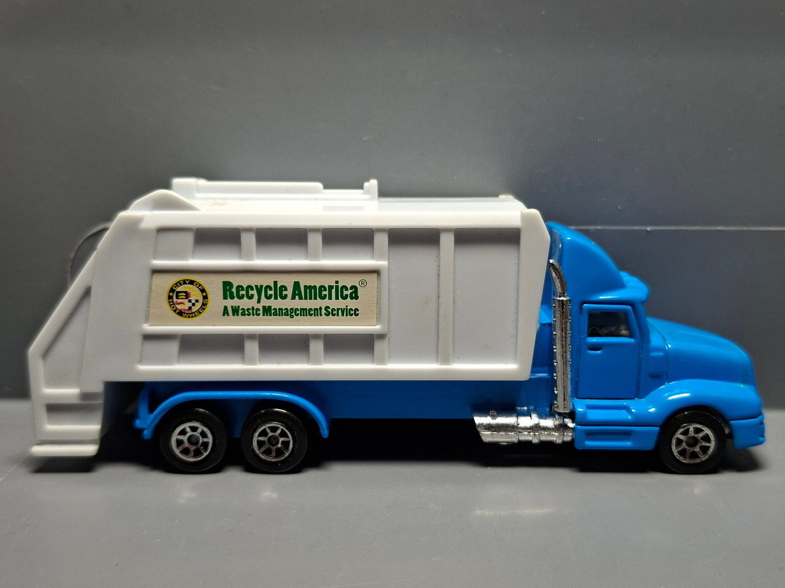 Hot Wheels 1997 haulers Recycle america   (NG34)