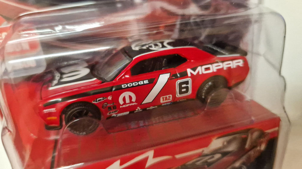 Auto World Mopar exclusive Mijo 2019 Dodge Challenger SRT Hellcat 3600pcs (NG79)