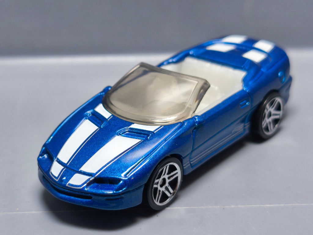 hot wheels 2017 camaro fifty 95 camaro (A19)