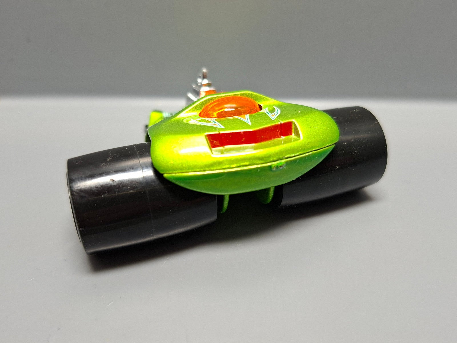 Hot Wheels Silhouette version lumière en haut 2004-062   (CP04)