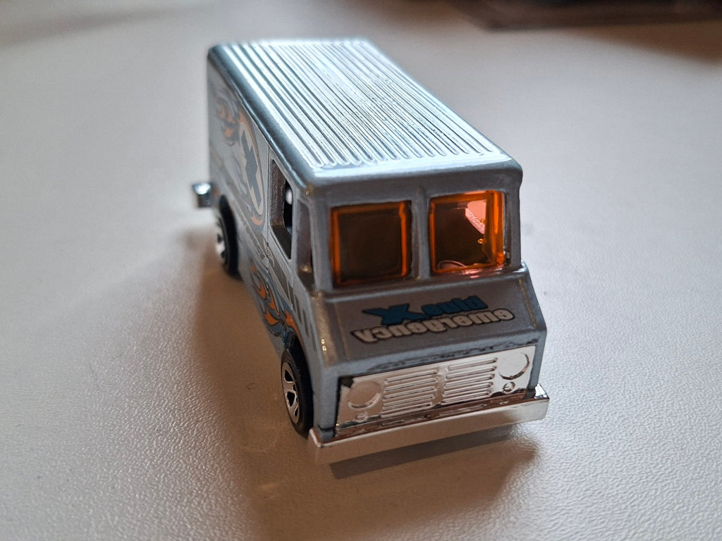 Hot Wheels 2001 multipack Delivery Van     (DV013)