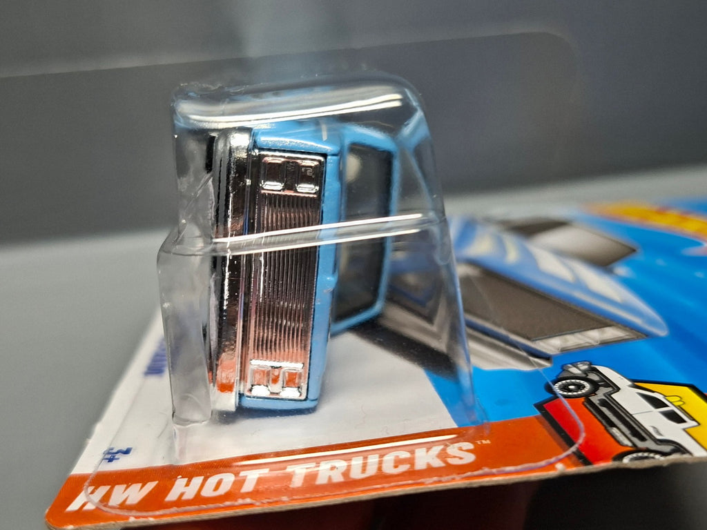 Hot Wheels '83 Chevy Silverado   2025-157  (NP02)