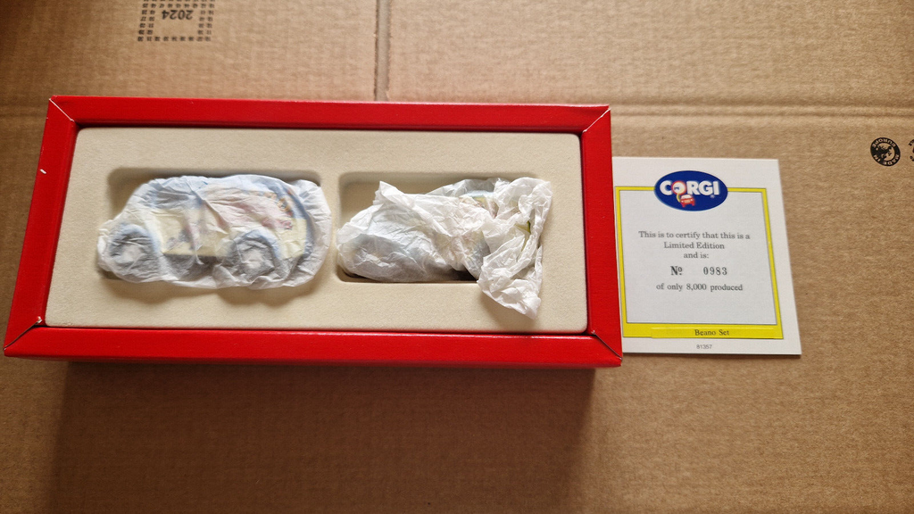 Corgi 1/43 Comics classics limitée à 8000 exemplaires Morris 1000 van  (CT06)