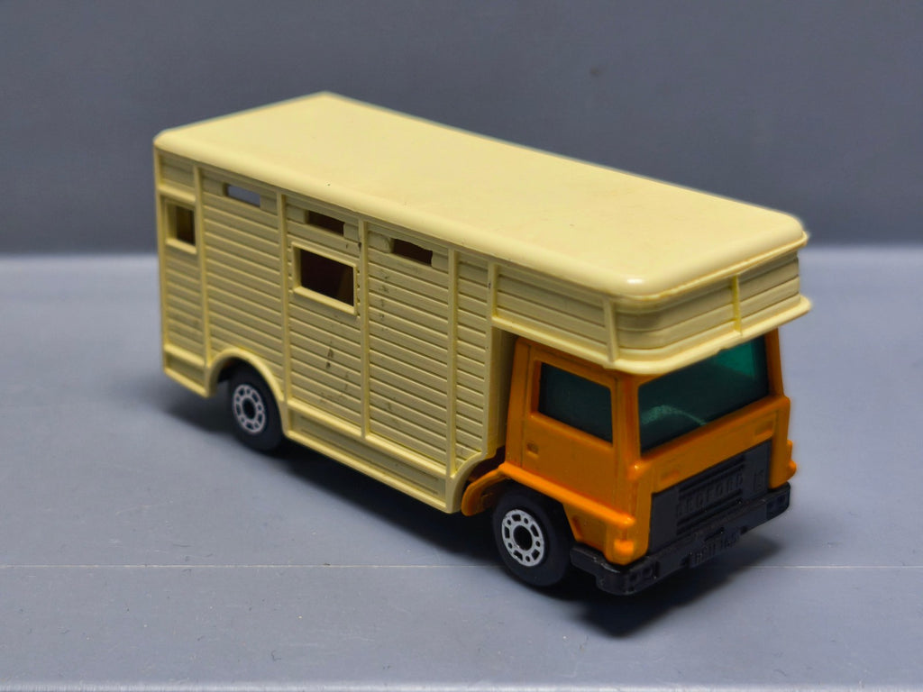 Matchbox Lesney Horse Box made in England avec 2 chevaux  (A20)