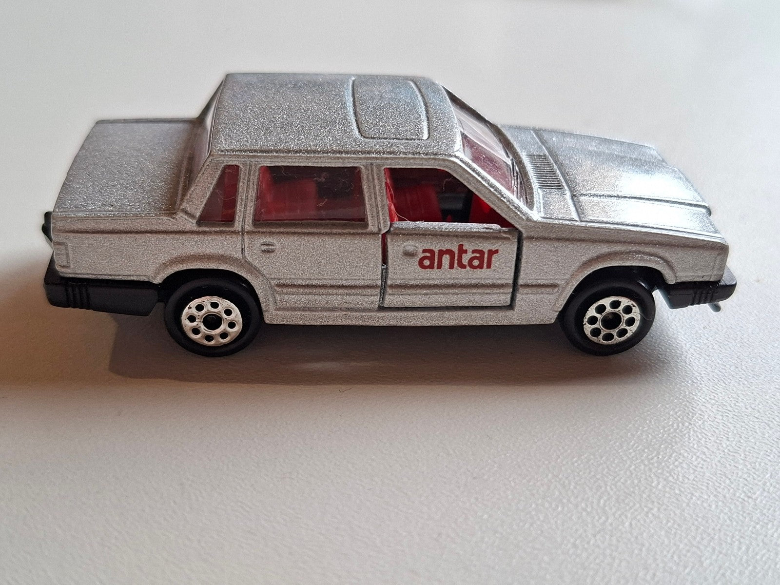 Majorette Club cadeau elf  Volvo 760 GLE  (A06)