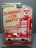 Greenlight Running On Empty 1965 Dodge D-100 Conoco Chase (NG18)