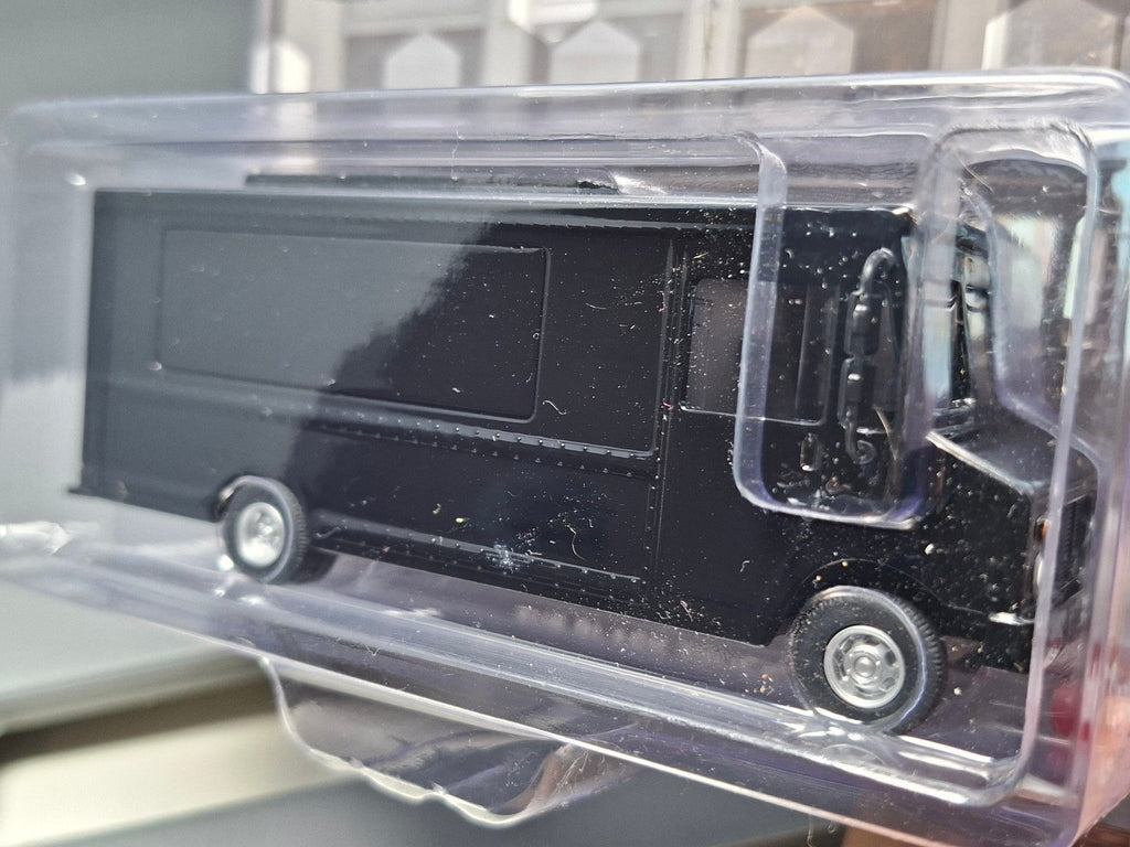 American Diorama 1/64 Food Truck – Black (CT07)