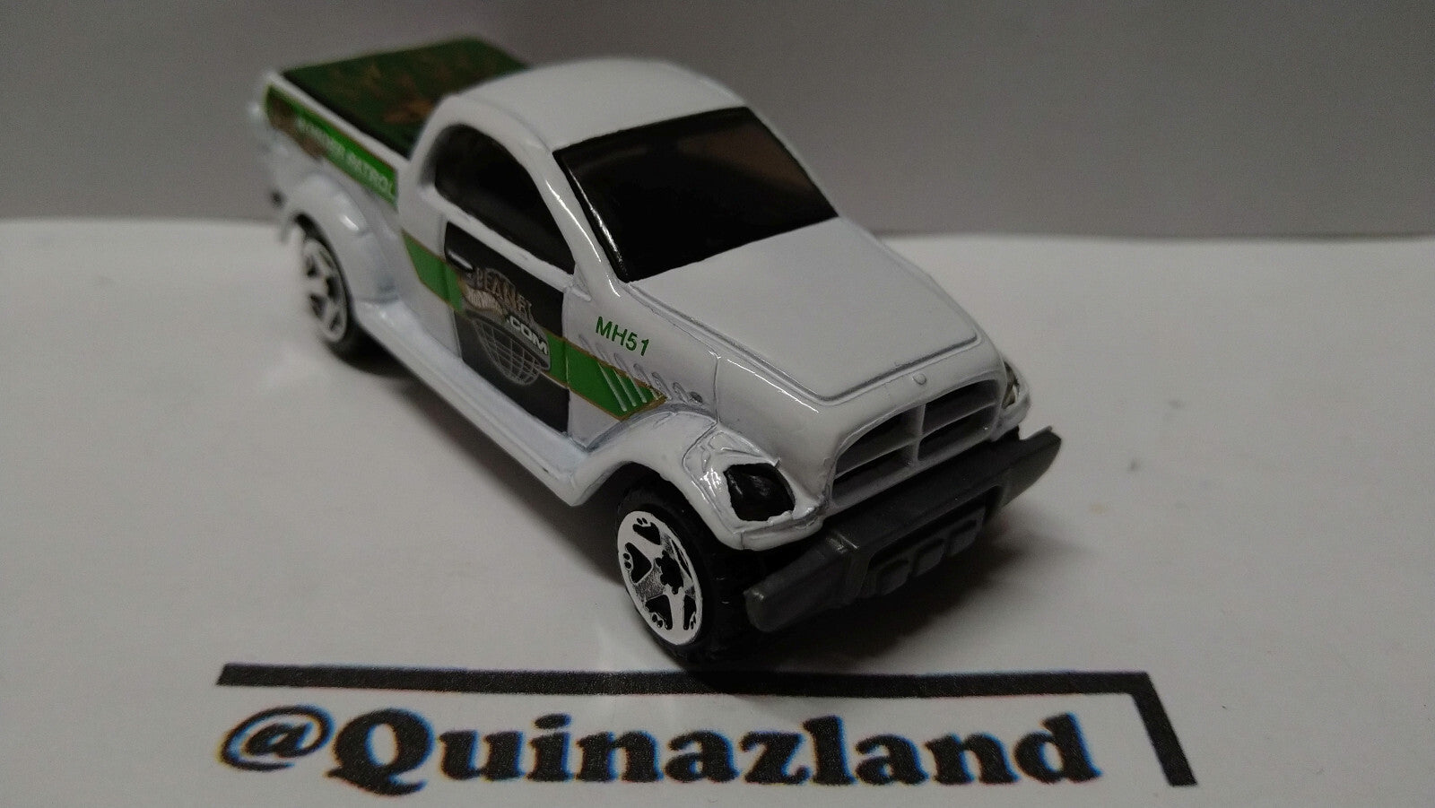 Hot Wheels Dodge Power Wagon 2002-114 (A14)