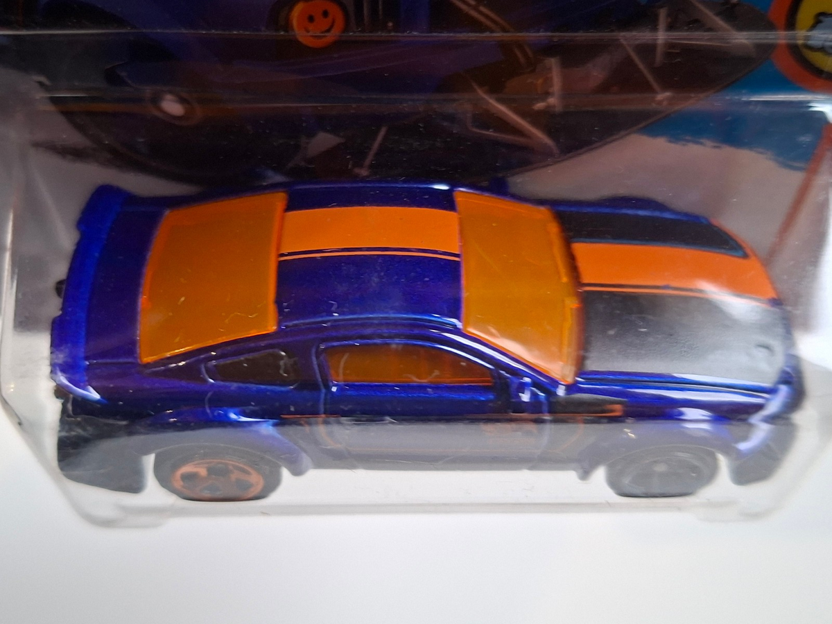 Hot Wheels 2005 Ford mustang 2016-021  (DV013)