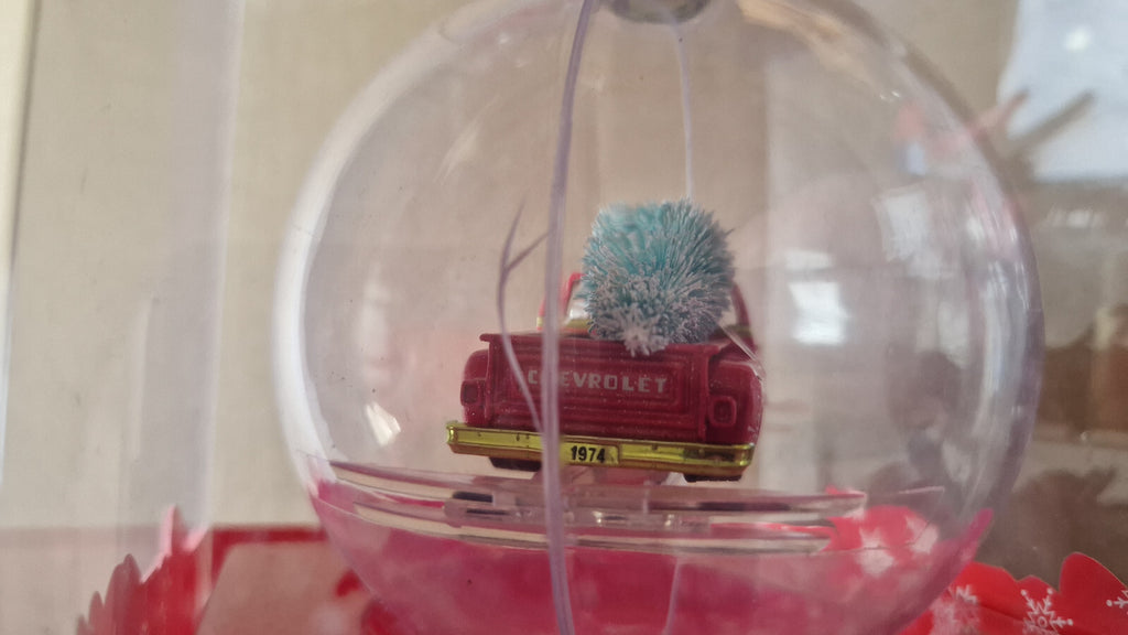 M2 Machines Chase Exclusive Coca Cola Ornament 1974 Chevy Stepside Truck  (ET)