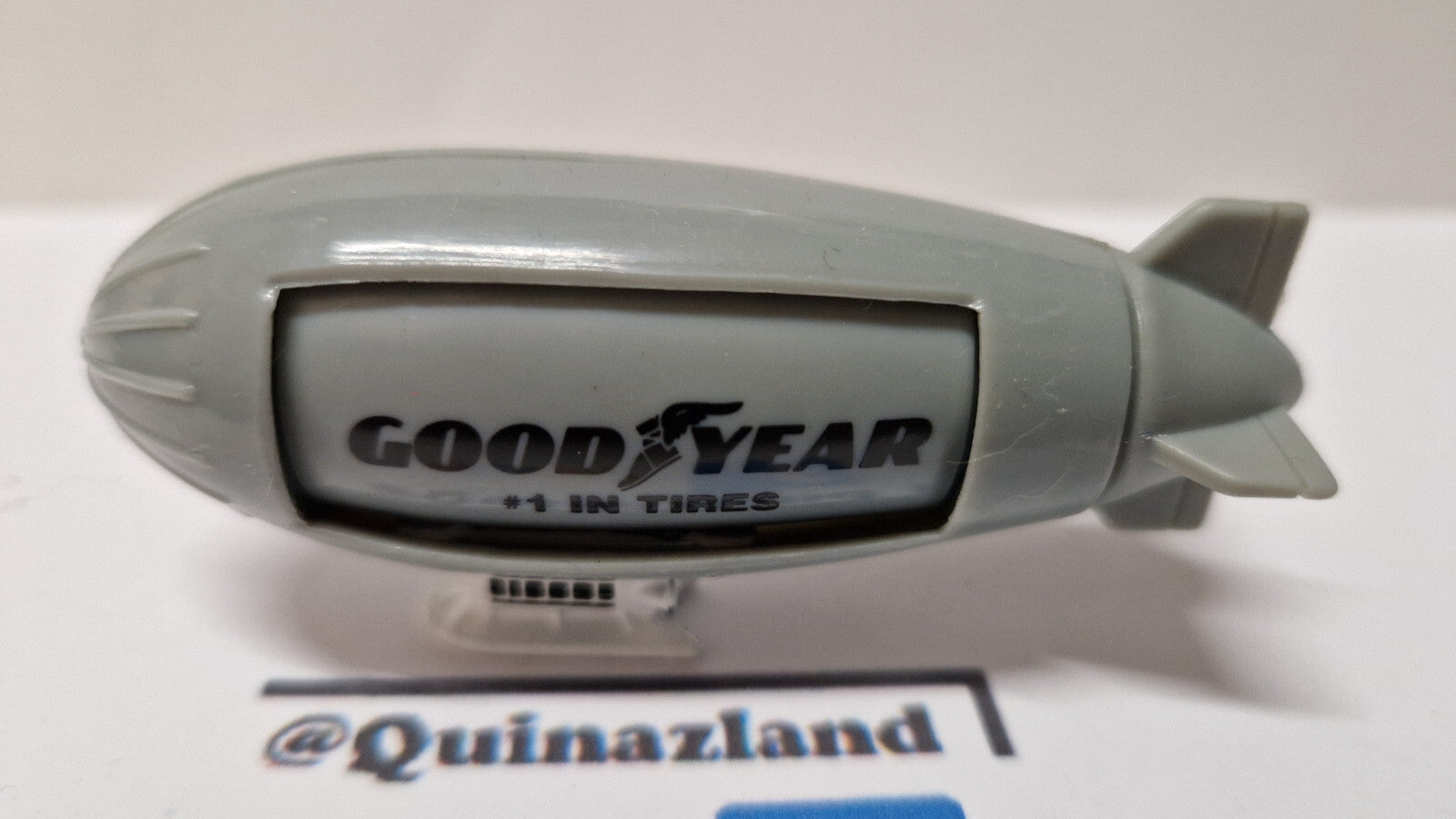 Hot Wheels 1994 multipack  Goodyear blimp version cabine blanche   (A33)