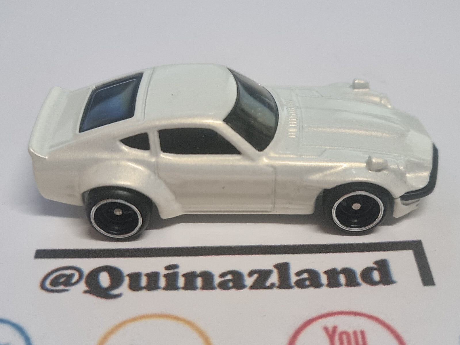 Hot Wheels Cars & donuts  Custom datsun 240z (A07)