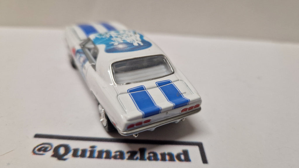Johnny Lightning 2004 Coca-Cola holiday ornament  1969 Chevy camaro  (A33)