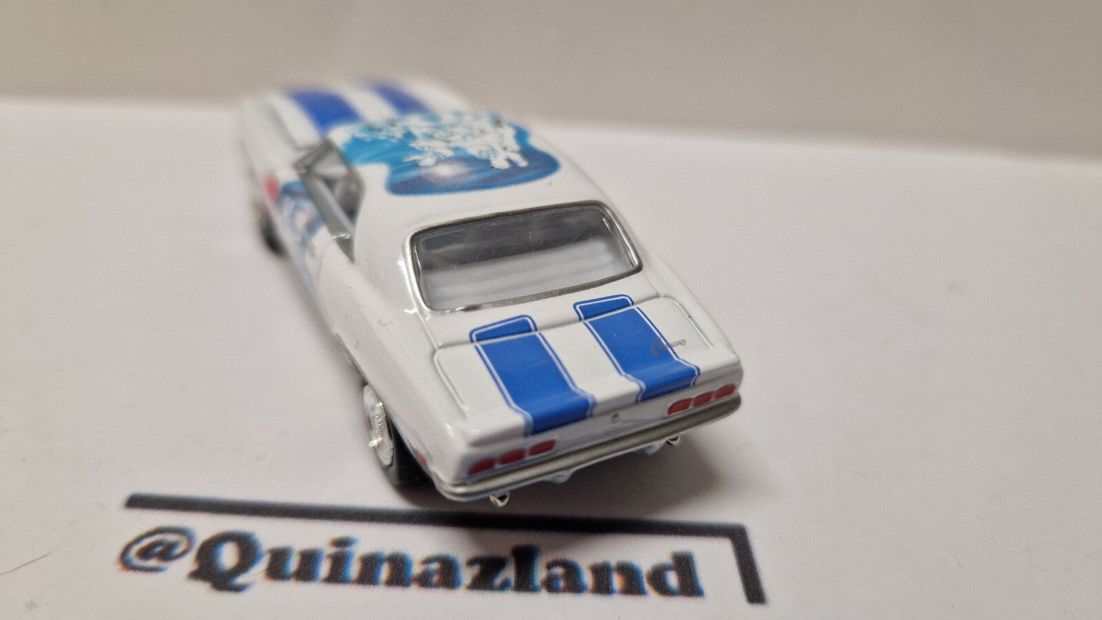 Johnny Lightning 2004 Coca-Cola holiday ornament  1969 Chevy camaro  (A33)