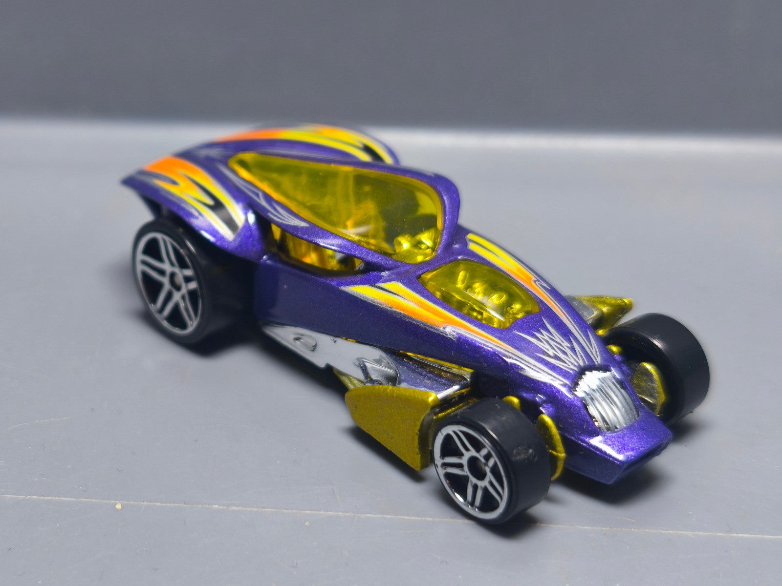 Hot Wheels Brutalistic First Editions 2004-086 (A11)