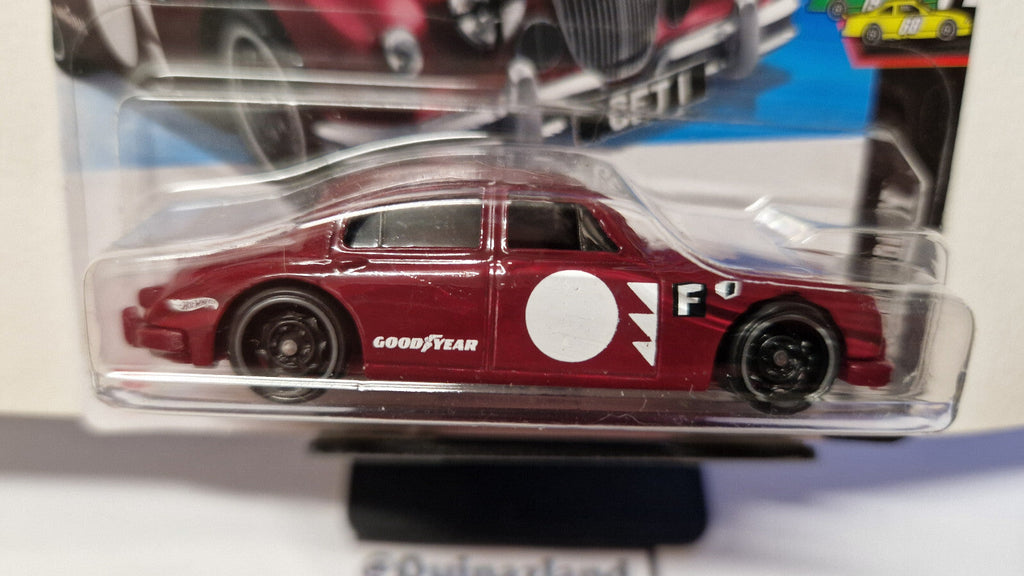 Hot Wheels Jaguar MK1  2025-075 (NP38)