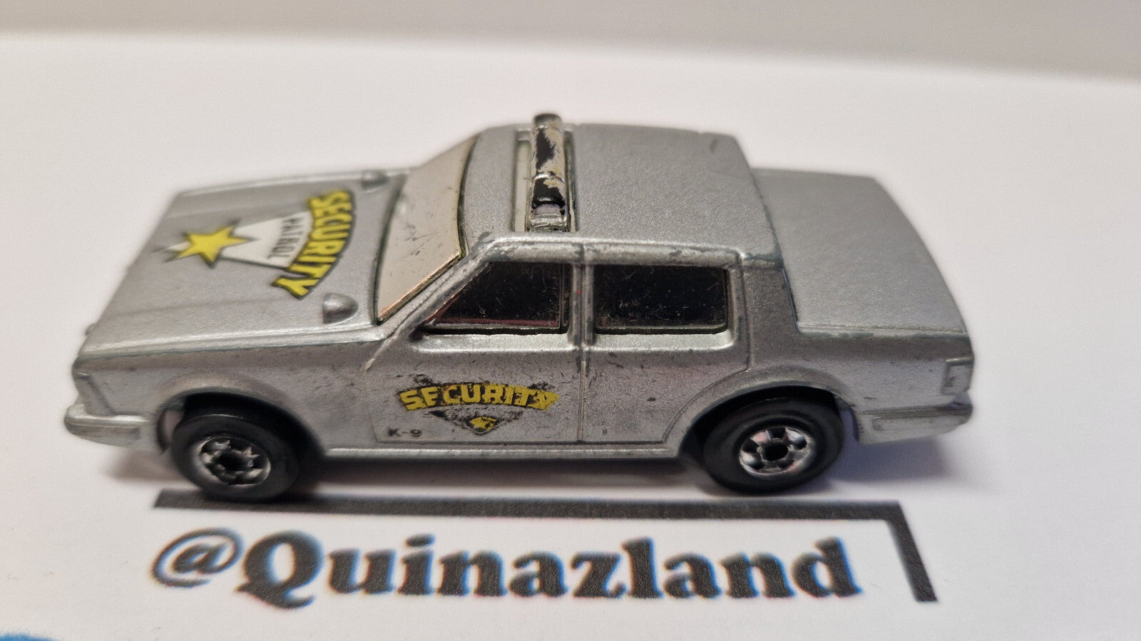 Hot wheels  1986 flipouts  Fliproarin security patrol   (A02)