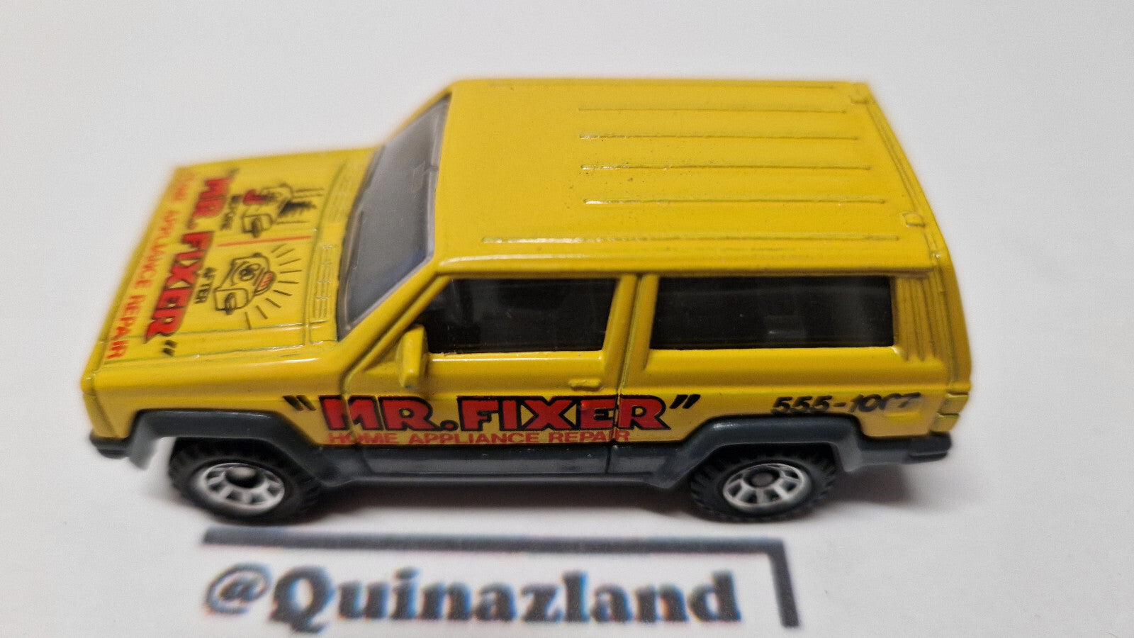 Matchbox 1988 mainline  Jeep cherokee  version  base brillante   (A31)