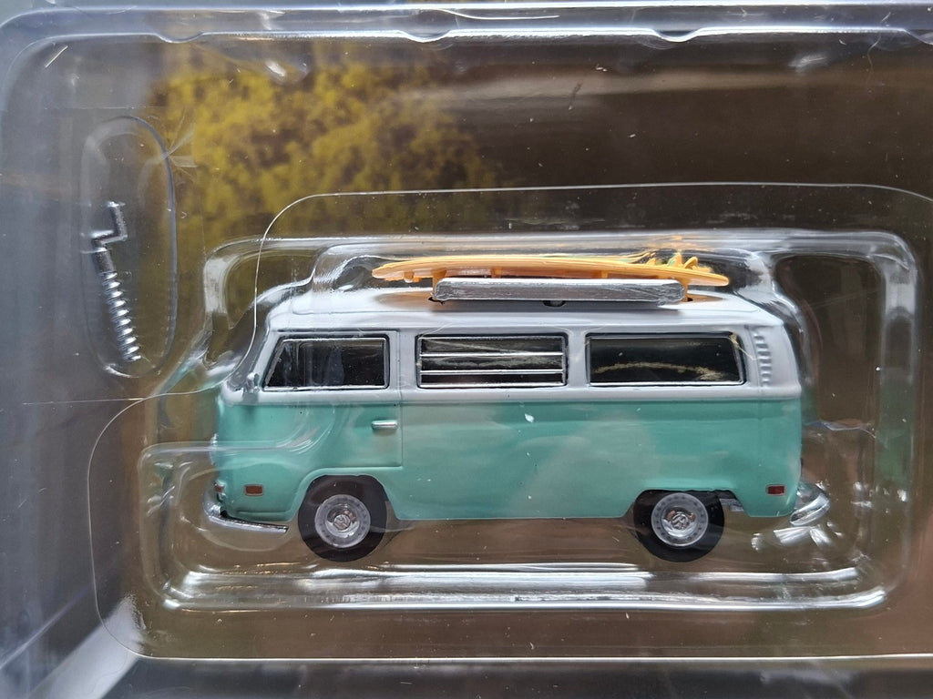 Greenlight Hitch & Tow 1971 Volkswagen Type 2 with surfboards and Teardrop  (C4)