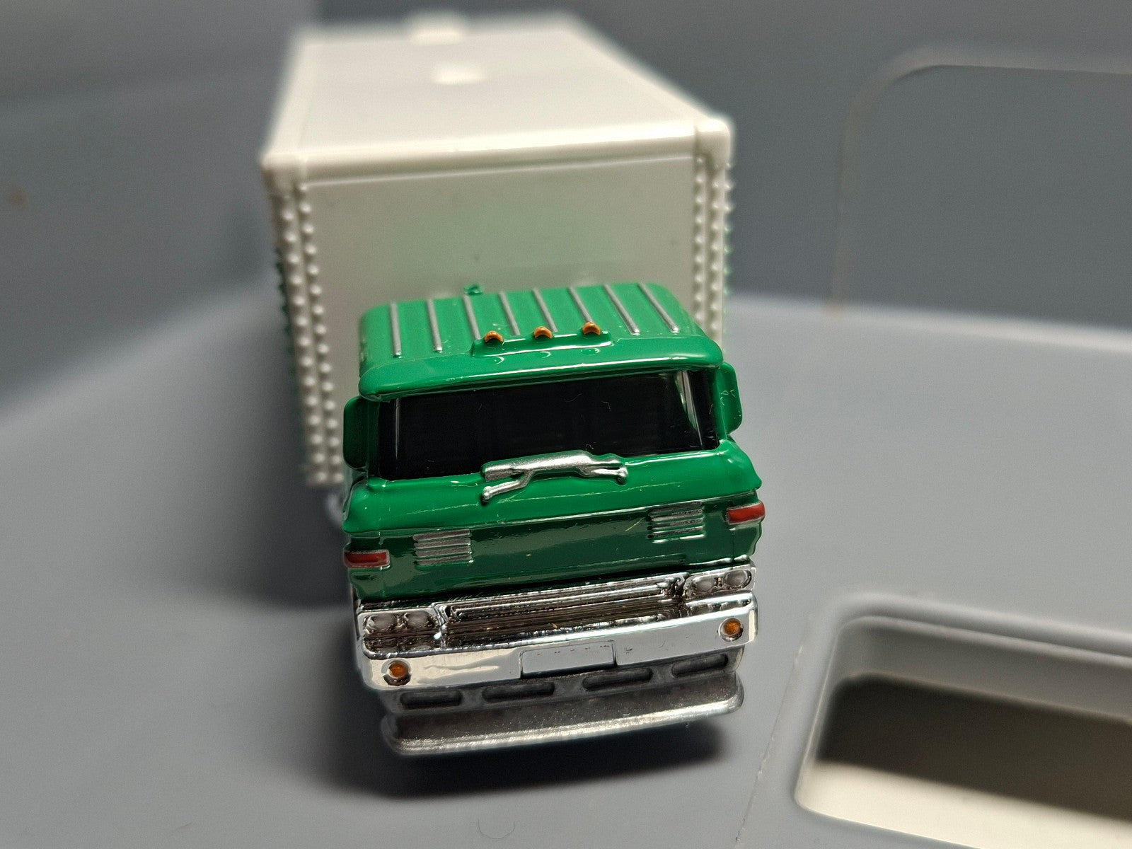 Hot Wheels 2020 team transport  Sakura sprinter   (CP08)