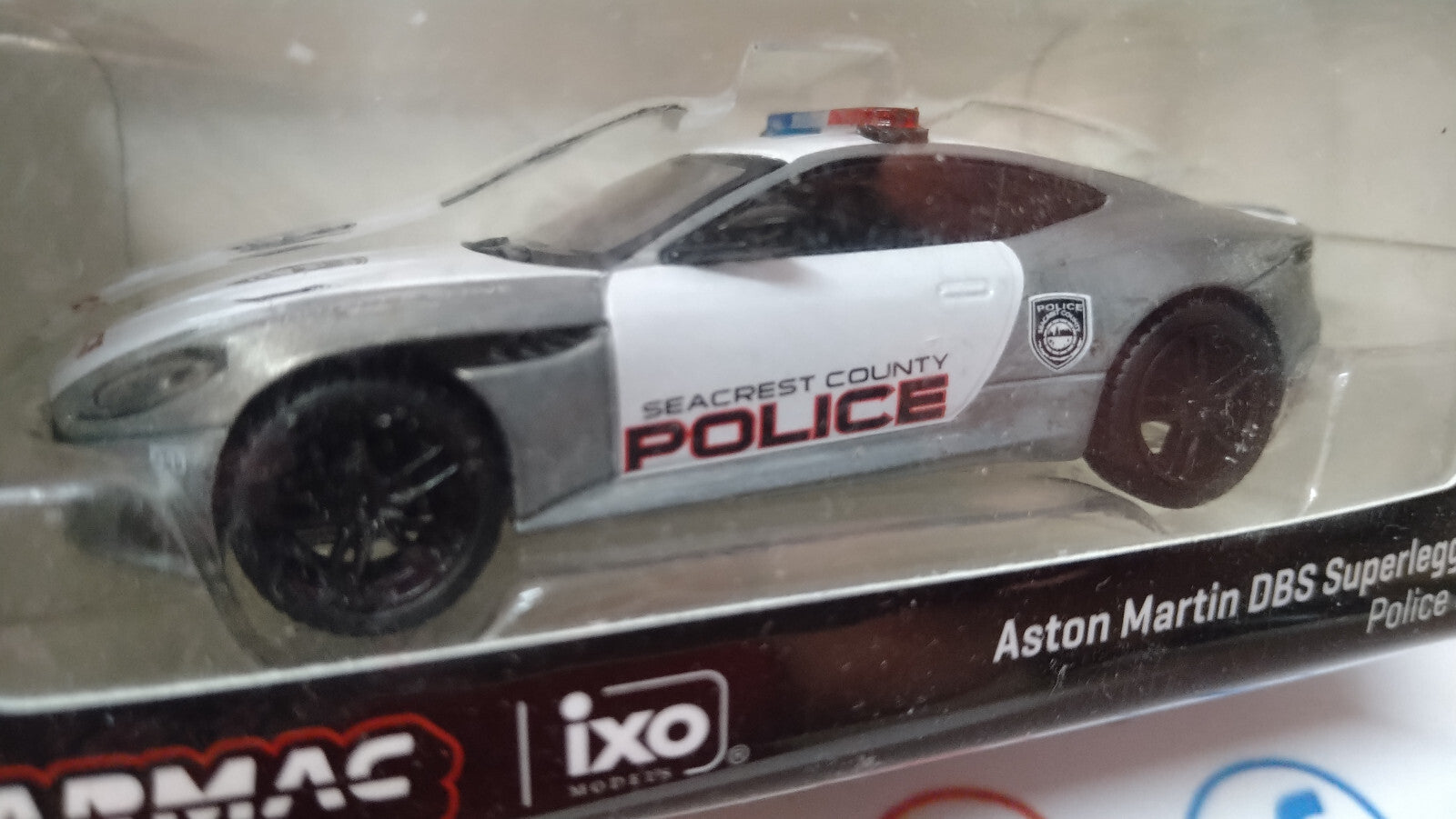 Tarmac 1/64 Aston Martin DBS Superleggera Police Car Chase  (NP18)
