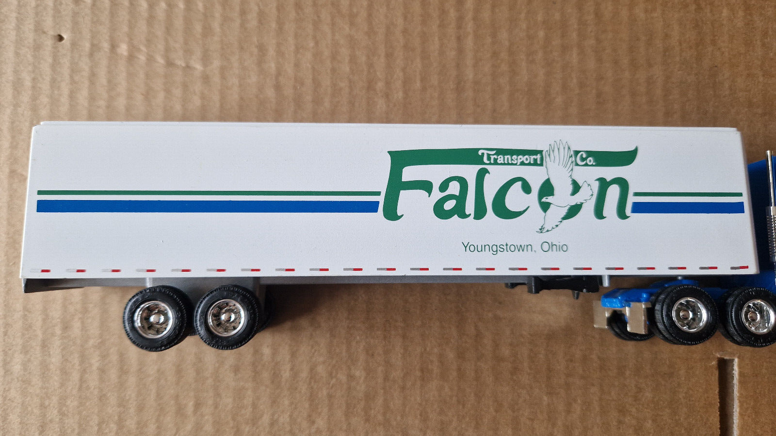 ERTL White GMC aero integral Falcon (NP25)